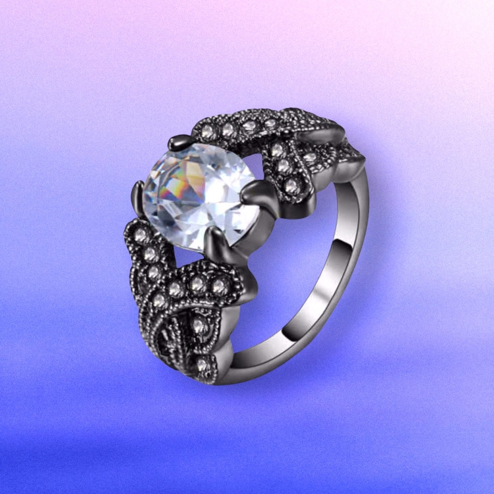 Women’s Fashion Ring • Size 6 - Picture 1 of 2